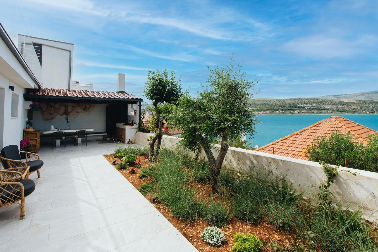 Villa Magna - Seaside Villa With Pool And Sauna Trogir Dış mekan fotoğraf
